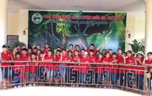 Ảnh: Học sinh trường tiểu học Tân Phú – Huyện Tân Sơn tham gia hoạt động “giáo dục môi trường” tại Bảo tàng thiên nhiên VQG Xuân Sơn