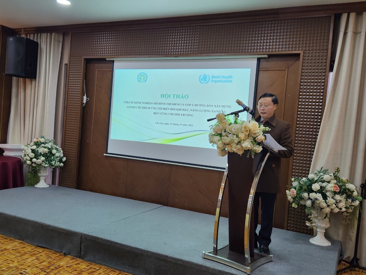 TS. Lỗ Văn Tùng, Trưởng khoa sức khỏe môi trường và cộng đồng, Viện Sức khỏe nghề nghiệp và môi trường, phát biểu khai mạc.