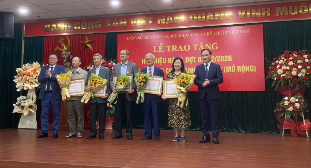 đồng chí Dương Thị Liên, đảng viên thuộc Hội Khoa học Kỹ thuật Lâm nghiệp Việt Nam